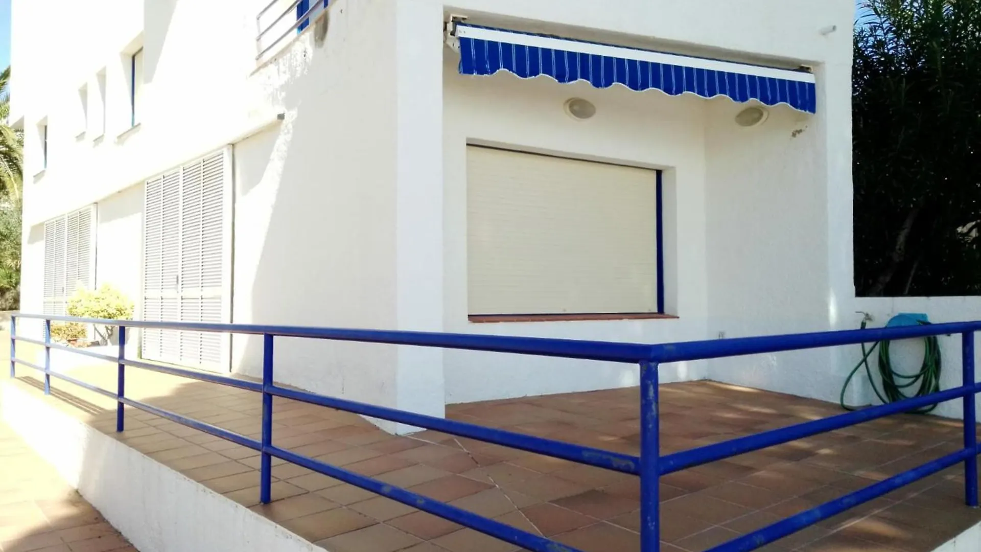Cap Ras 1 - Apartamento En Primera Linea De Mar, Frente A Una Cala De Llanca. - Es-228-177 0*, Llanca Spain