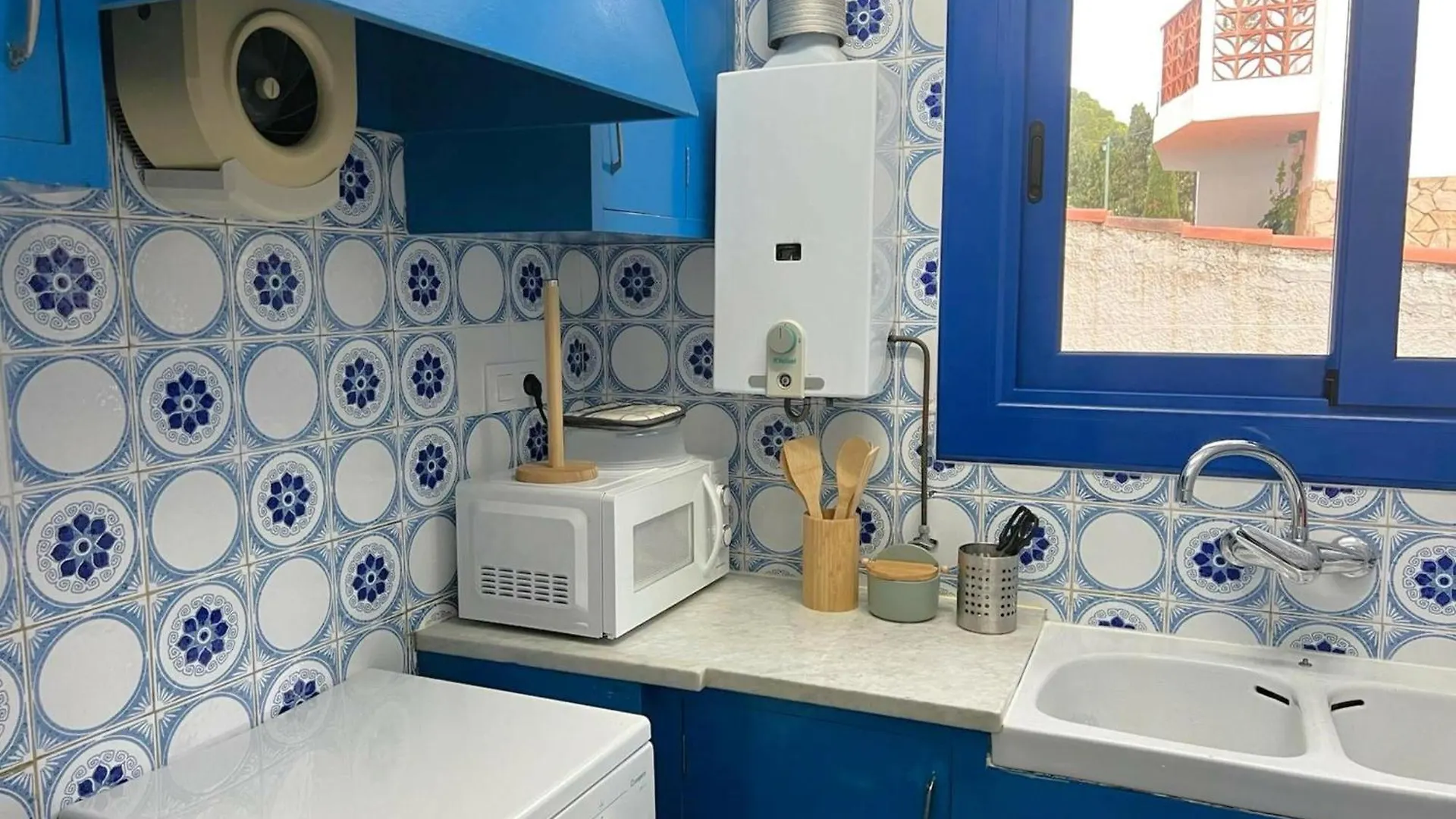 Cap Ras 1 - Apartamento En Primera Linea De Mar, Frente A Una Cala De Llanca. - Es-228-177 0*, Llanca Spain